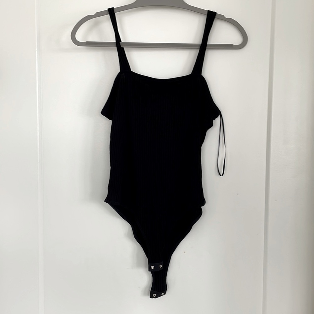 Bloomingdale’s aqua ribbed bodysuit with button closure